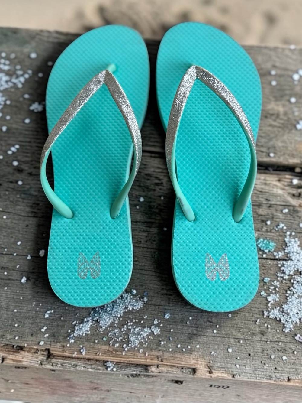 Victoria's Secret Turquoise Flip Flop Sandals with Silver Glitter Straps 
Sz 6/7